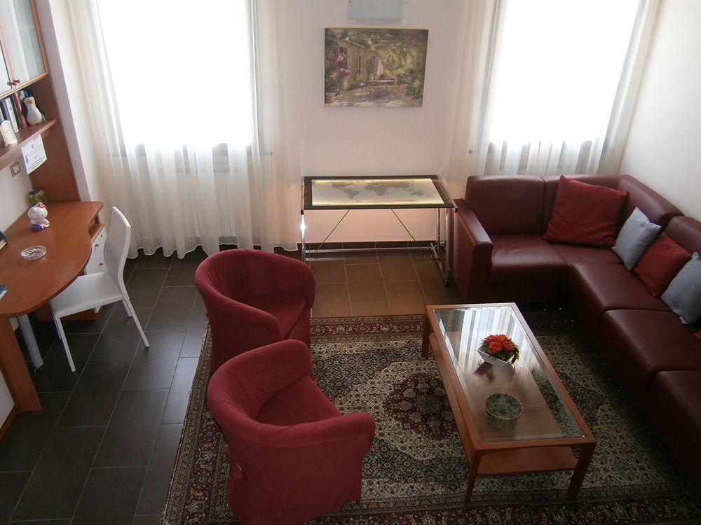 Arianna Hill House 3*