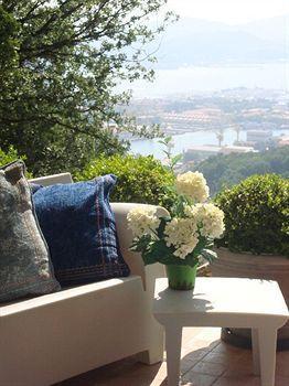 Arianna Hill House Bed & Breakfast 3*