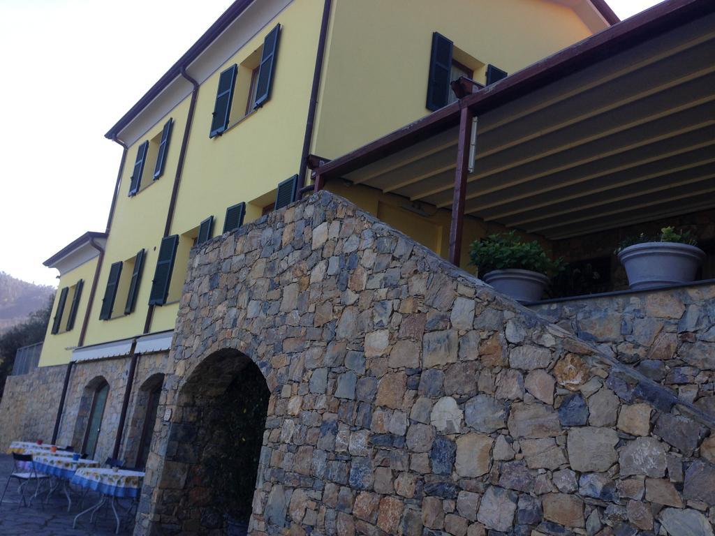 Arianna Hill House 3*