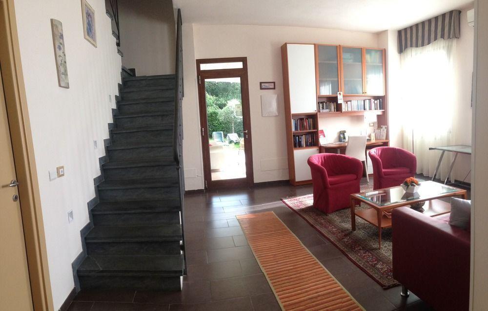 Arianna Hill House Bed & Breakfast