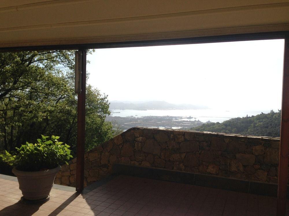 Arianna Hill House 3*