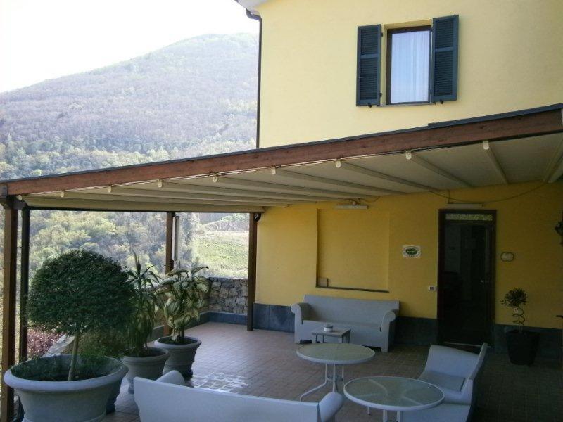 Arianna Hill House 3*